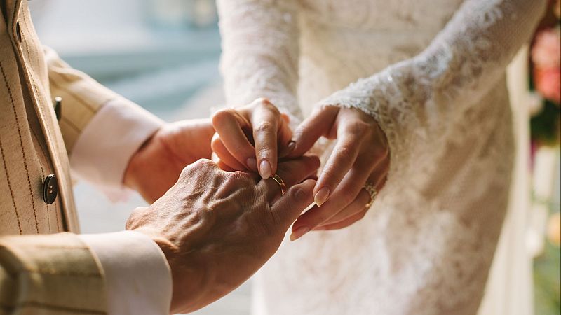 ¿Cuánto cuesta casarse y divorciarse en España? | Ver