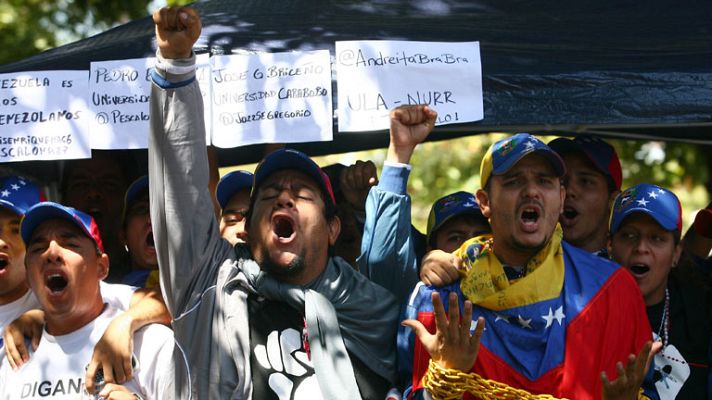  - Alegría entre los chavistas por el regreso de su presidente