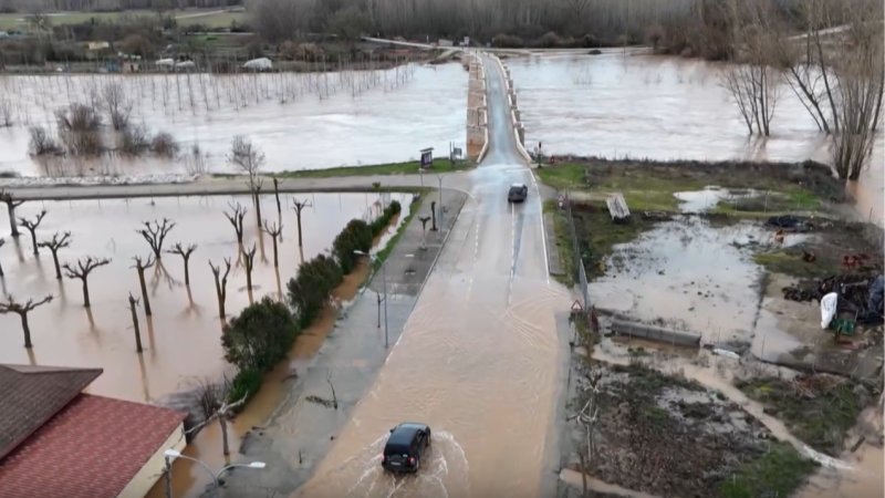 Desalojos en pueblos a orillas del Duero tras crecida del r�o