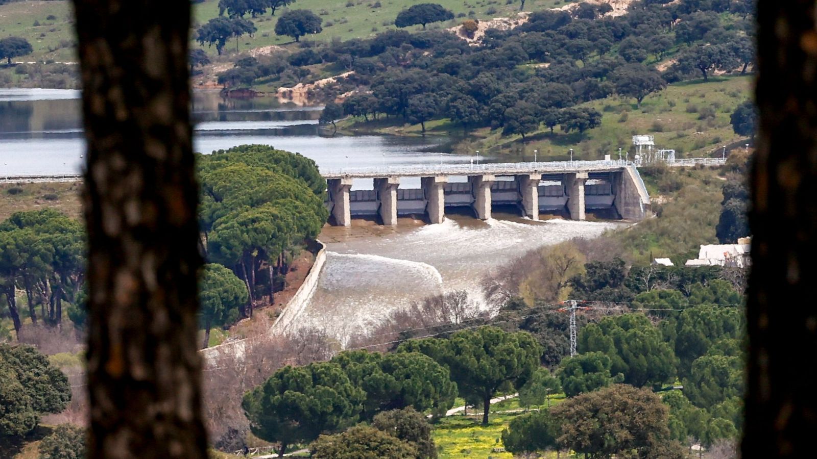 Los embalses españoles registran su mayor subida histórica: así se refuerza su seguridad - Telediario Fin de Semana | Ver