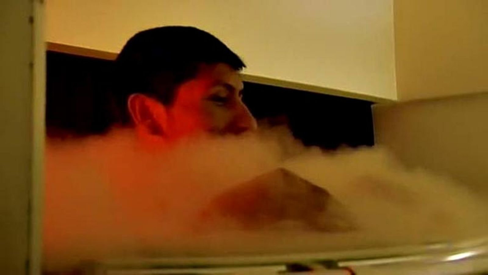 El equipo Movistar nunca había pasado tanto frío, ni siquiera en carreteras rodeadas de nieve. Hoy han estado en una sauna, pero muy distinta de las que todos conocemos. En vez de calor, hacía frío, y mucho. A Valverde, le daba algo de miedo antes de