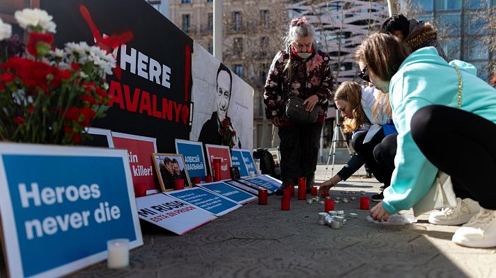 Telediario 1 - Dos años de la muerte de Navalni: simpatizantes y diplomáticos le recuerdan en Moscú