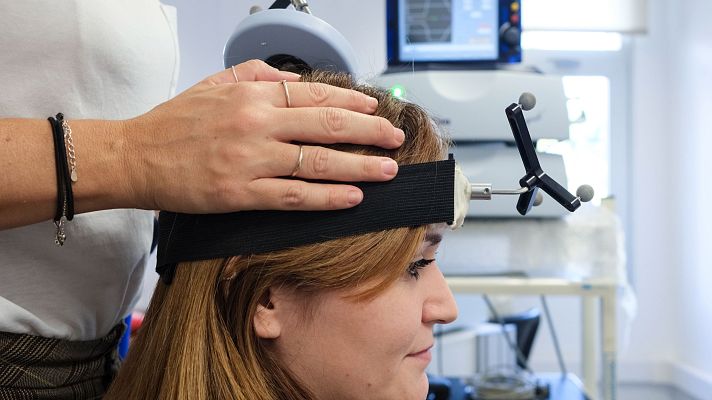 Telediario 2 - Los expertos en neurotecnología piden regular el uso de datos cerebrales