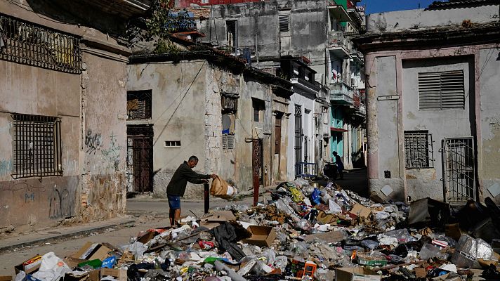 Telediario 1 - La crisis de combustible paraliza la recogida de basura en Cuba y dispara el riesgo sanitario