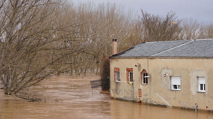 Noticias de Castilla y León - Vecinos de Valladolid afrontan los daños provocados por las inundaciones