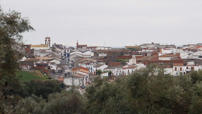Telediario 1 - Adamuz sigue marcada por la tragedia un mes después del accidente