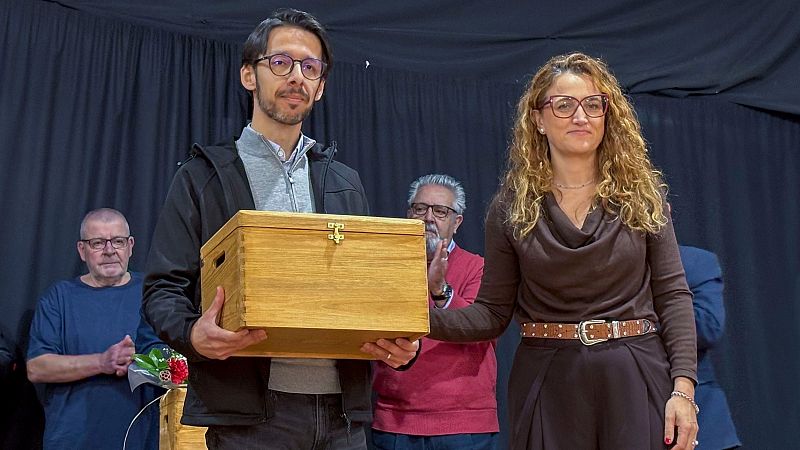 Homenaje y entrega de restos a las dos v�ctimas exhumadas en la fosa de Mesegar de Tajo (Toledo) | Ver ahora