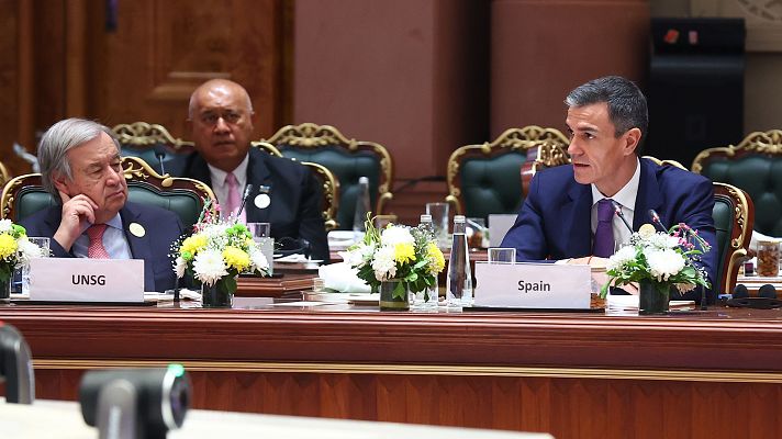 Telediario 1 - Sánchez llama desde la India a evitar que sean unos pocos quienes dominen la IA y se socave la democracia