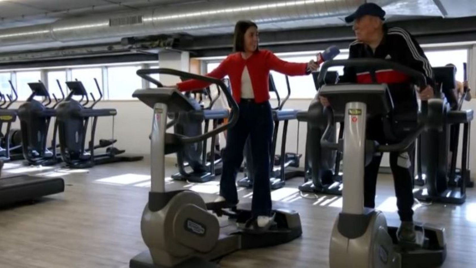 Amador, de 91 años, se proclama el amo del gimnasio en Salamanca - Directo al grano | Ver