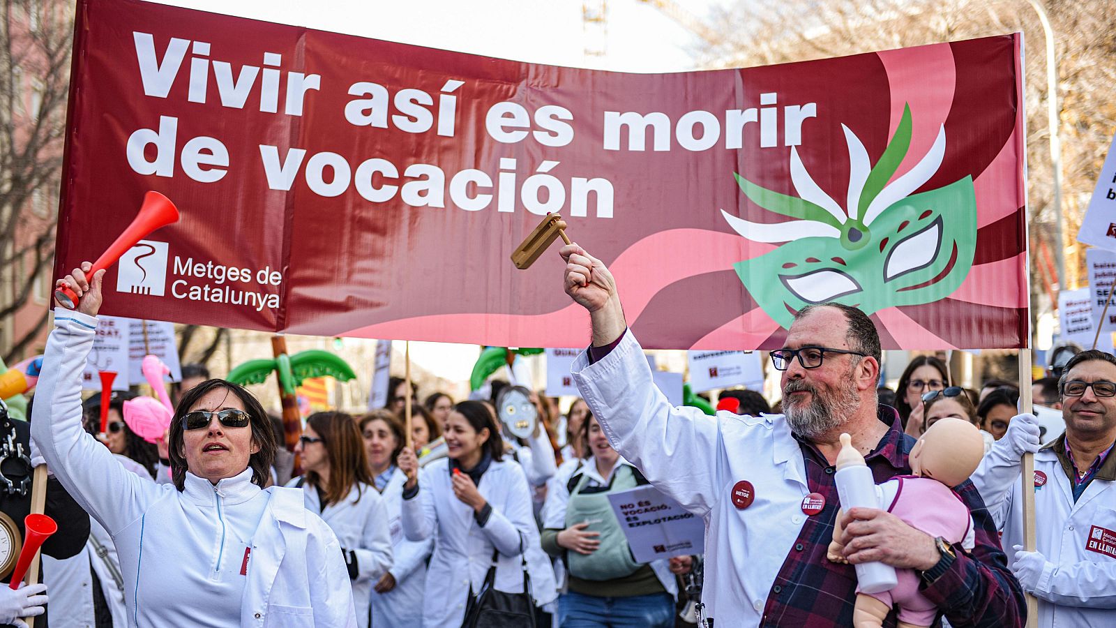 Nova vaga de metges per reclamar millores laborals i un conveni propi