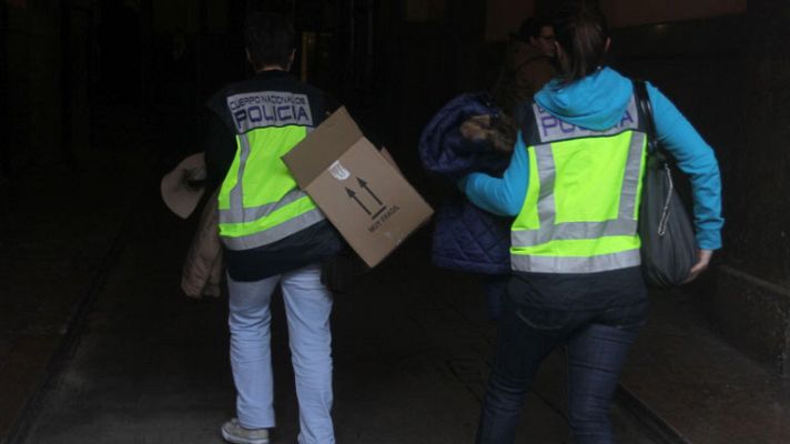Informativo 24h - La Policía registra las sedes de Método 3 en Barcelona y Madrid por el supuesto espionaje