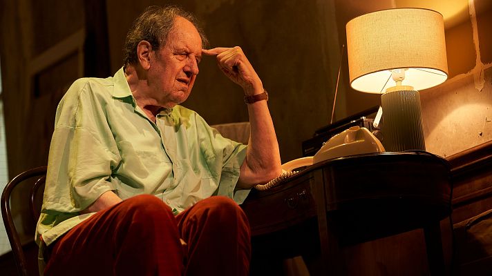 Telediario 2 - Josep Maria Pou sube a las tablas con 'Gigante', un montaje en el que encarna al escritor Roald Dahl