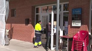 Corbins amplia el men� escolar i el porta a casa de la gent gran