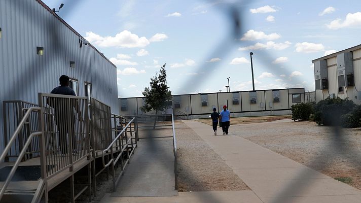 Telediario Fin de Semana - Dilley alberga el mayor centro de detención para familias migrantes de Estados Unidos