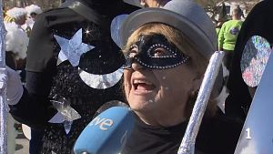 La Barceloneta acomiada el carnaval amb una rua multitudin�ria i plena de color