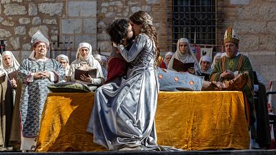 Teruel celebra la boda de sus "amantes" con 100.000 visitantes | Ver