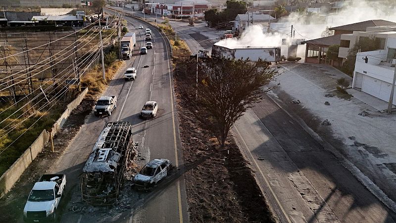 México vive una ola de violencia del narco tras la muerte de 'El Mencho' | Ver ahora