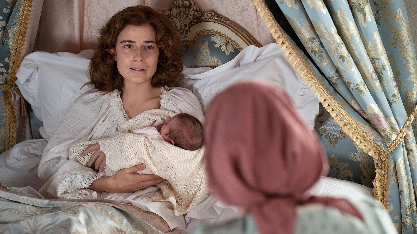 Valle Salvaje - Adriana pide a Luisa que cuide de María - Valle Salvaje | Ver