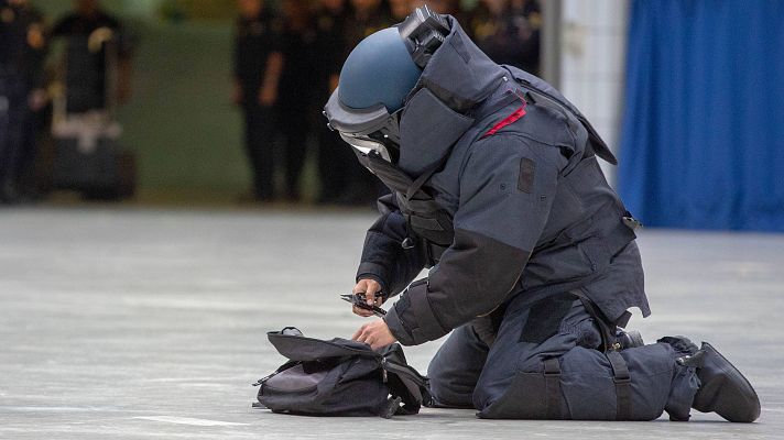 Telediario 1 - Simulacro de los TEDAX en un vagón de cercanías