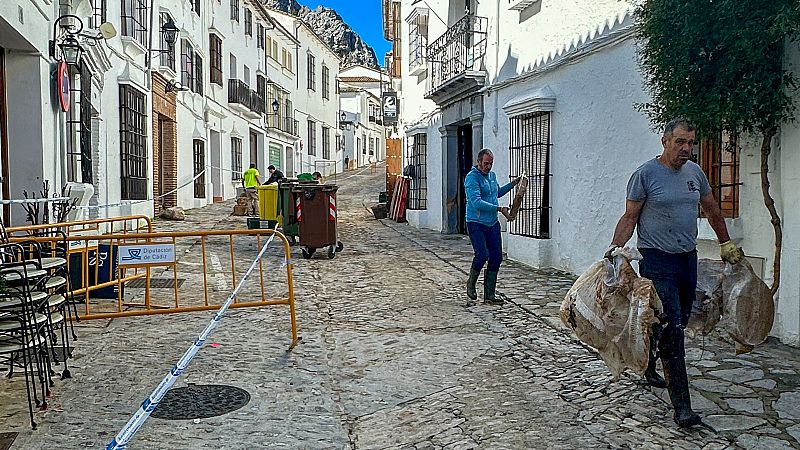Grazalema regresa a la normalidad tras la evacuaci�n por las intensas lluvias