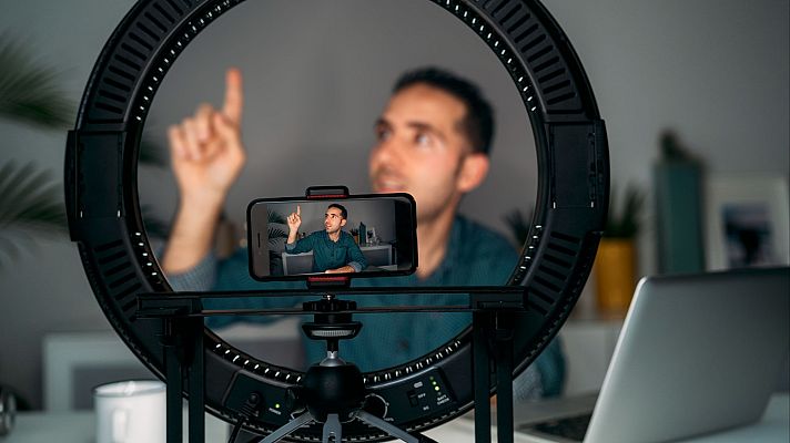 Telediario 1 - ¿Cuánto facturan los 'influencers'?
