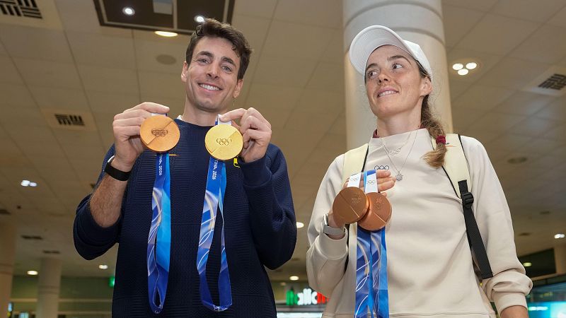 Oriol Cardona y Ana Alonso llegan a Barcelona con sus medallas ol�mpicas - Los Deportes de La1 | Ver