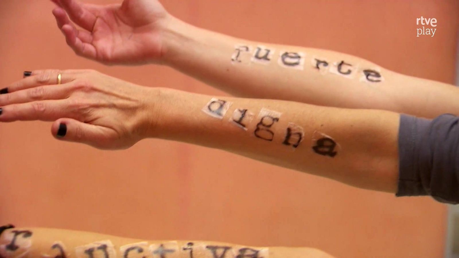 Coros, danzas y desmemoria | Ver