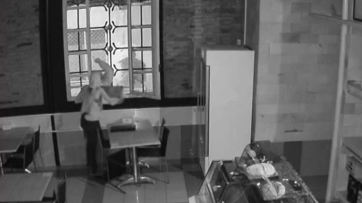 Directo al grano - Escondida en un congelador tras intentar robar en una pastelería