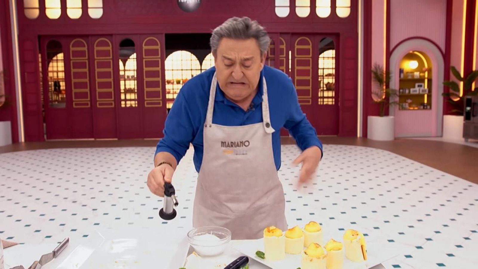 Mariano Peña sopla sobre el postre de 'Top Chef' y es un desastre - Top Chef: Dulces y Famosos | Ver