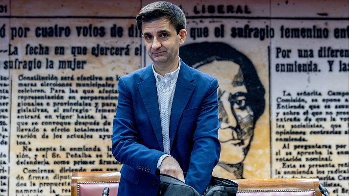 Telediario 2 - Vox vuelve a cargar contra RTVE y amenaza con echar "a patadas" a su presidente