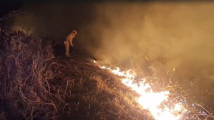 TeleCantabria - El viento sur complica la situación de los incendios en Cantabria
