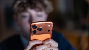 G�mez de �greda advierte del poder del algoritmo en 'Un mundo falaz': "Ya no eres previsible, eres manipulable"