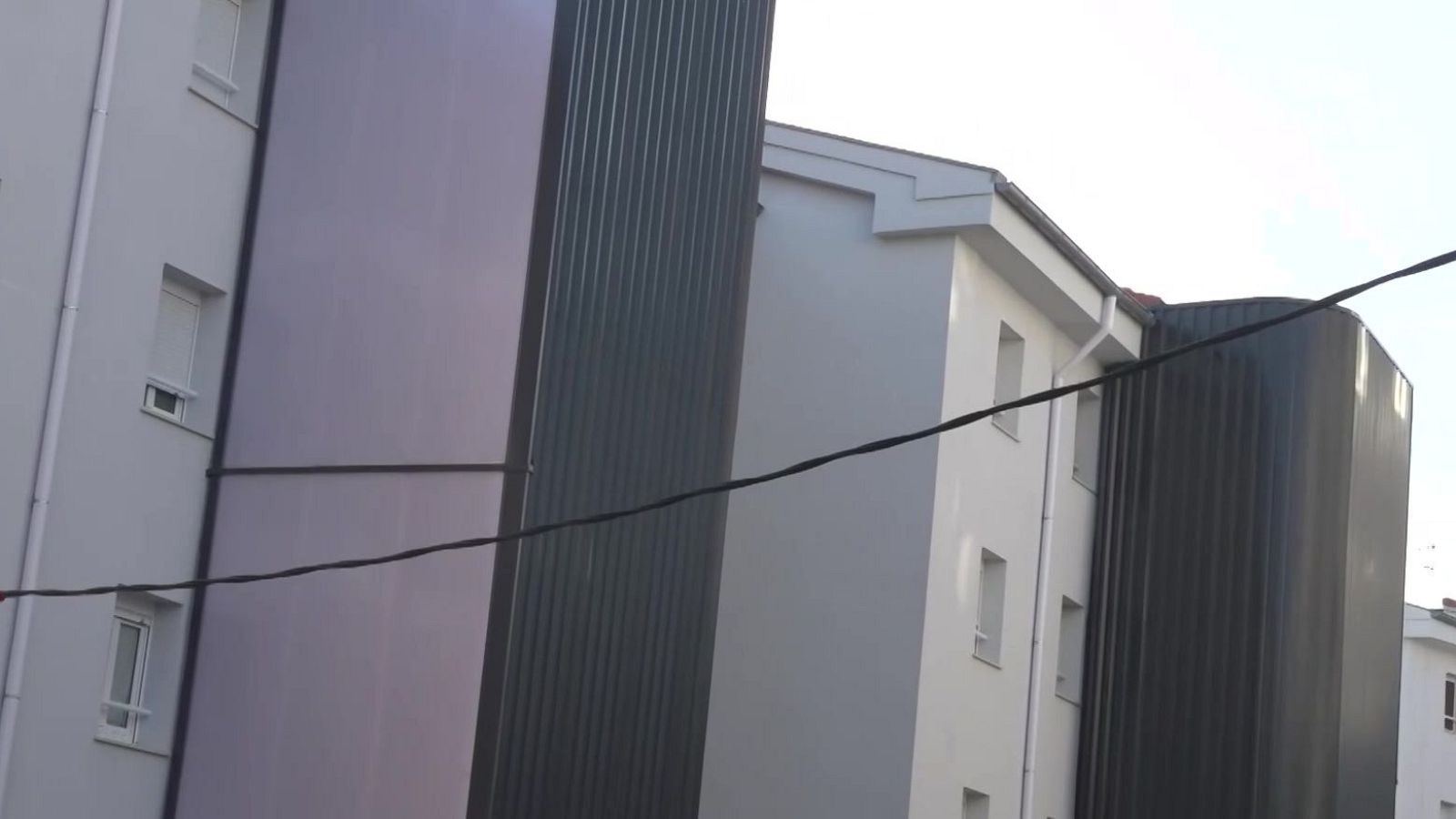 Visitamos el bloque de las 100 chapuzas - Mañaneros 360 | Ver