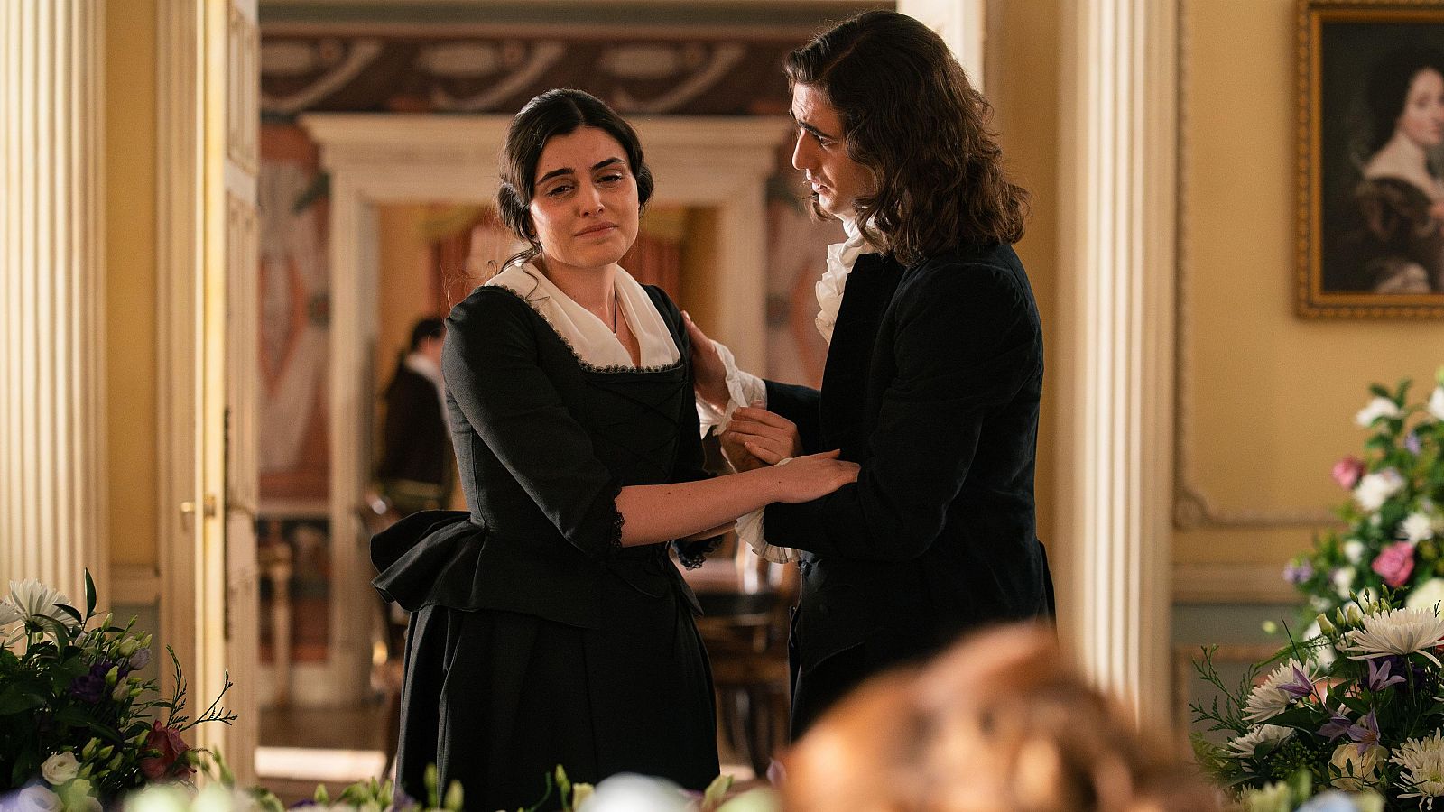 Valle Salvaje - Alejo acompaña y arropa a Luisa en su dolor - Valle Salvaje | Ver