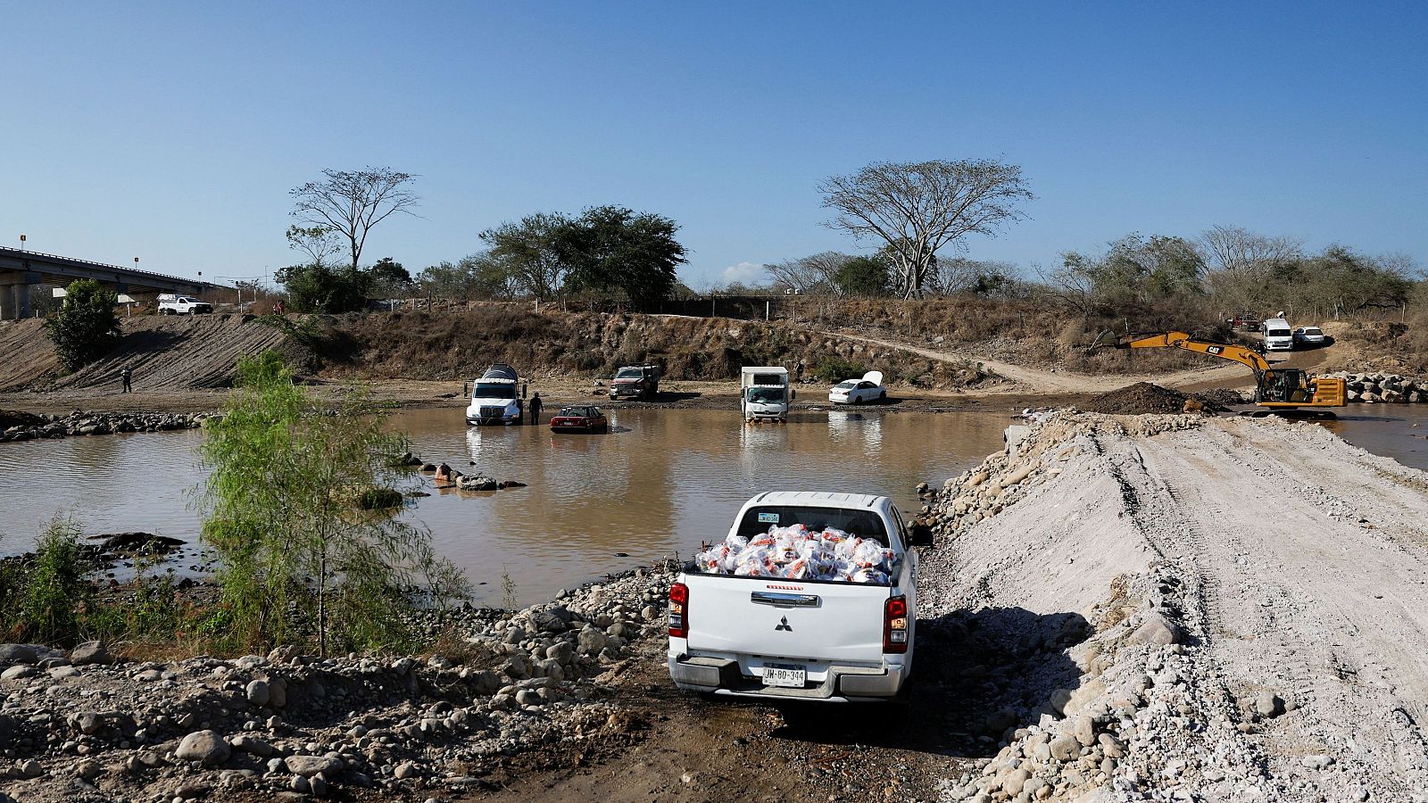 RTVE entra en la zona donde se escondía El Mencho - Telediario 1 | Ver
