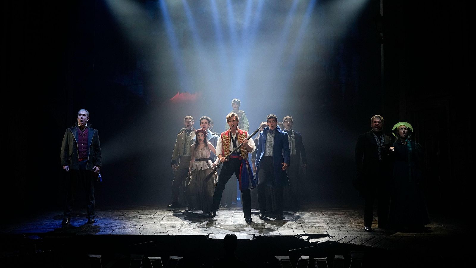 'Los miserables', mejor arranque para un musical desde 'El rey león' - Telediario 1 | Ver