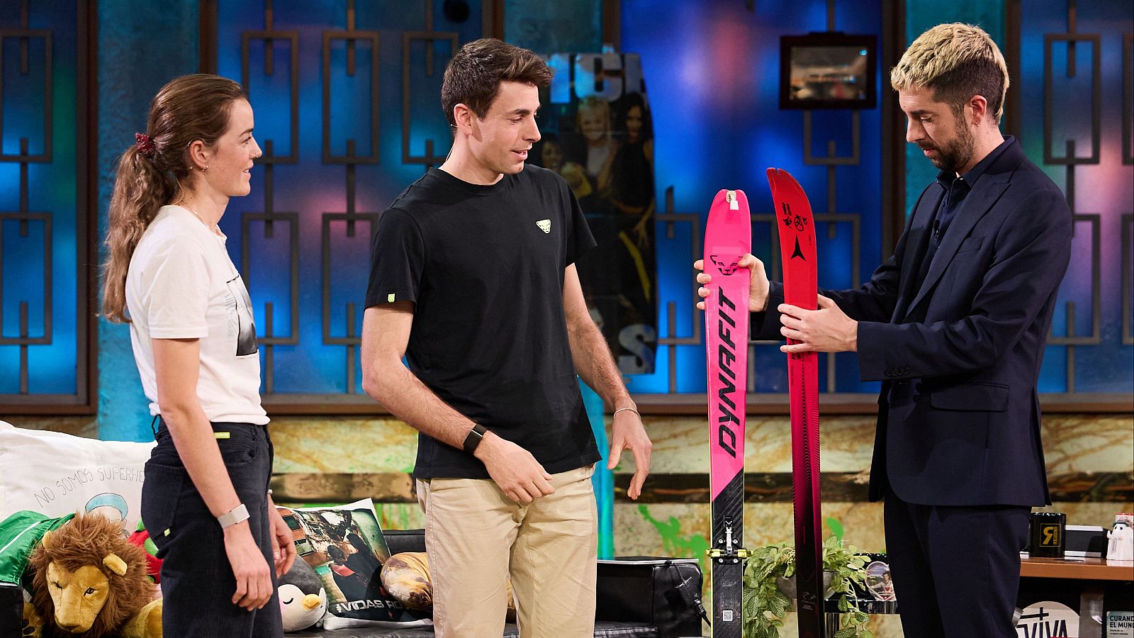 Oriol Cardona y Ana Alonso ofrecen a Broncano un regalo para compartir con Felipe VI: "Tendr�s que invitarle"