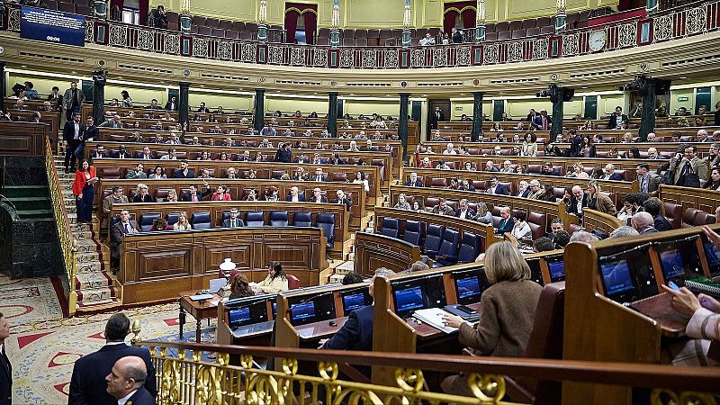 El Congreso aprueba la subida de las pensiones y tumba el escudo social - Telediario 2 | Ver