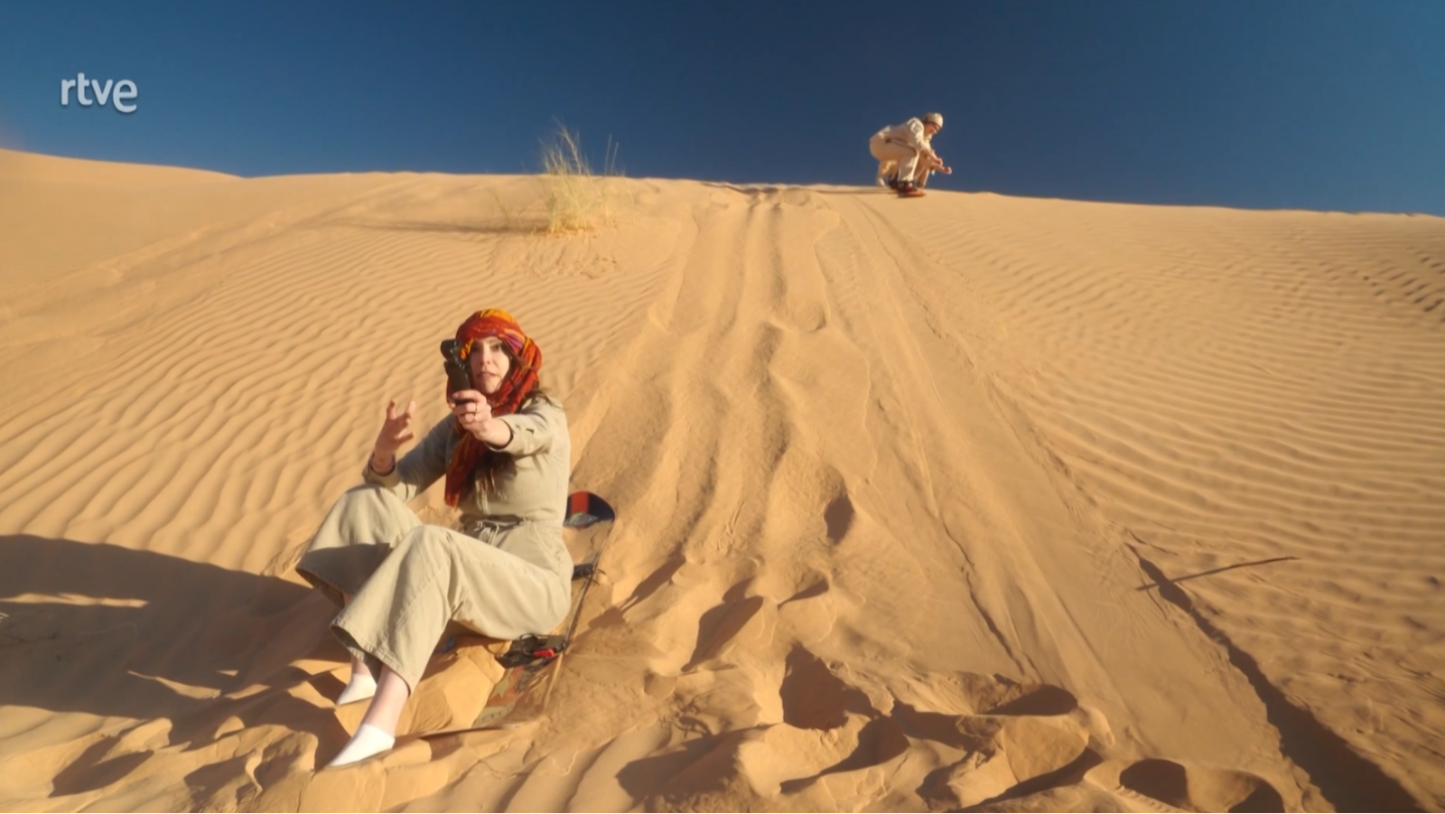 La Vuelta al Mundo en 80 Likes - "Sandboard" | Ver vídeo - La Vuelta al Mundo en 80 Likes | Ver