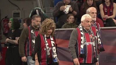 El Baskonia rinde homenaje a las v�ctimas del 3 de marzo en el Buesa Arena | RTVE Play - Ver ahora