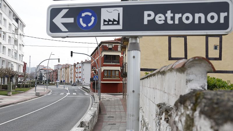 La policía avisa a los vecinos de Muskiz por la toxicidad del aire | Ver