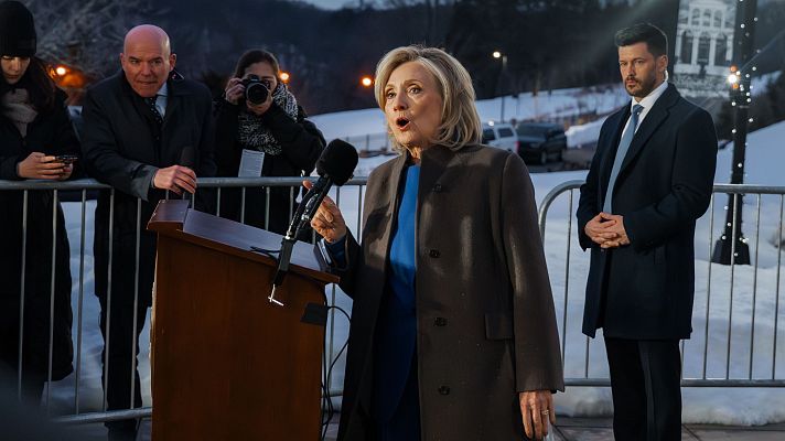  - El matrimonio Clinton comparece ante el Congreso de EE.UU. y afirman "no saber nada" de los delitos de Epstein