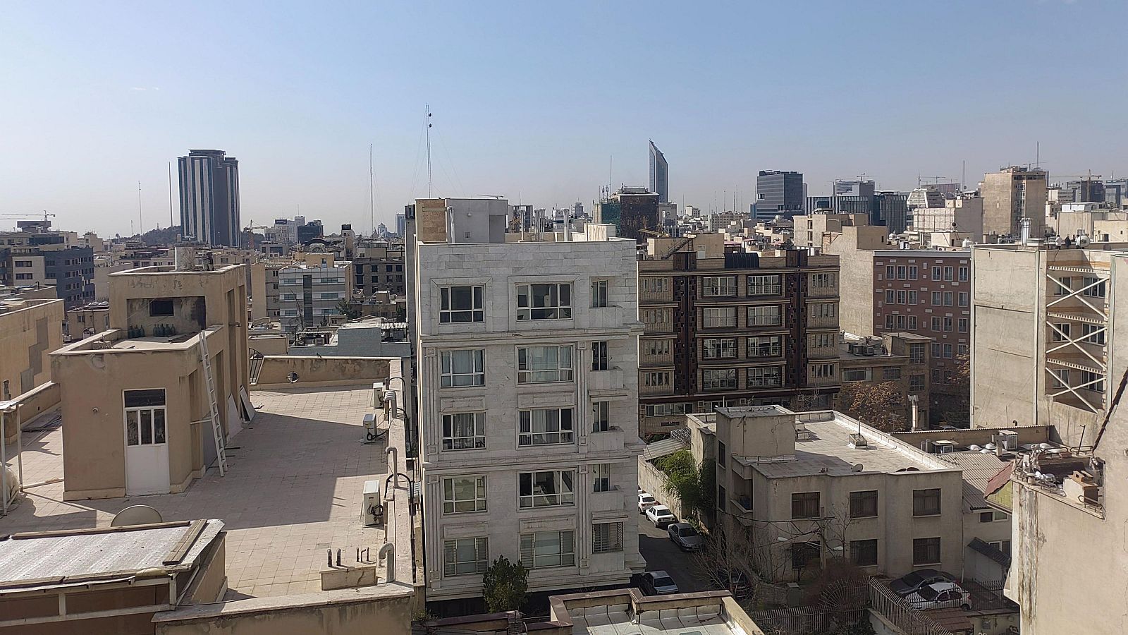 Ataque a Irán: "Escuchamos los aviones y luego las explosiones" | Ver