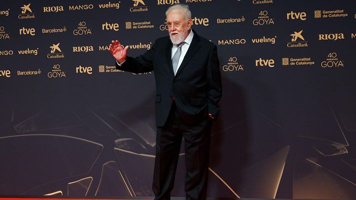 El cineasta Gonzalo Suárez en la alfombra roja previa a su Goya de Honor 2026.