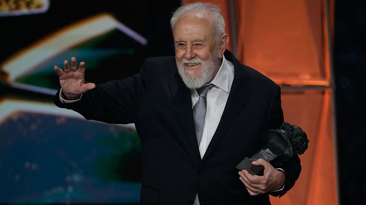 El director Gonzalo Suárez recibe el Goya de Honor