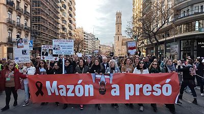 Nueva manifestaci�n en Valencia contra Maz�n - Informativo 24h | Ver