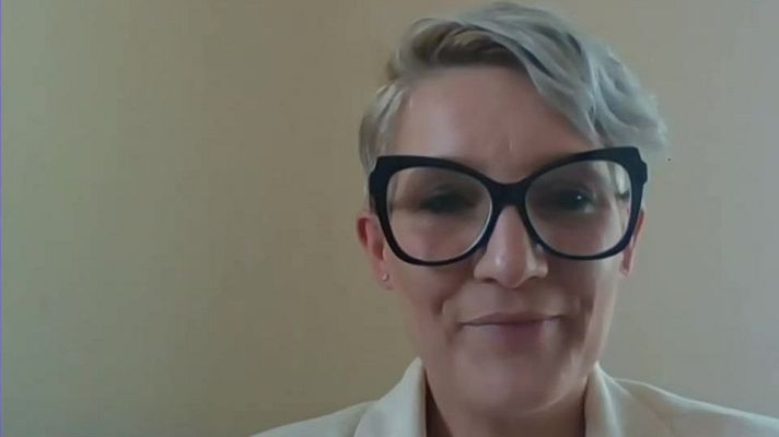 La hora de La 1 - Raquel Cuesta, residente en Dubái: "Estamos tranquilos, se interceptan misiles pero no hay bombardeos"