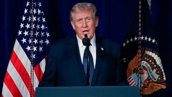 Trump insta a los militares y la Guardia Revolucionaria iran� a "rendirse o afrontar una muerte segura"