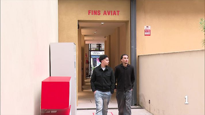 L'Informatiu - Un de cada dos joves pobres no tenen beca educativa