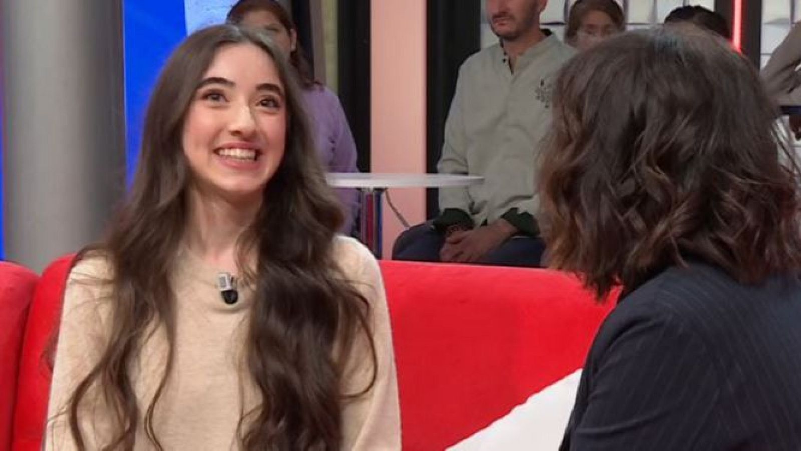 Isabel Gemio da la palabra en su sección a la joven Irati Gañán - Directo al grano | Ver